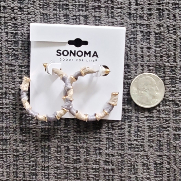 2 Tone Wrapped open Hoop Earrings. - Picture 4 of 4